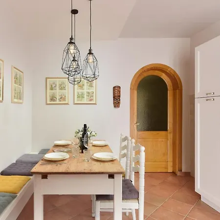 Scarponi דירה אסיסי